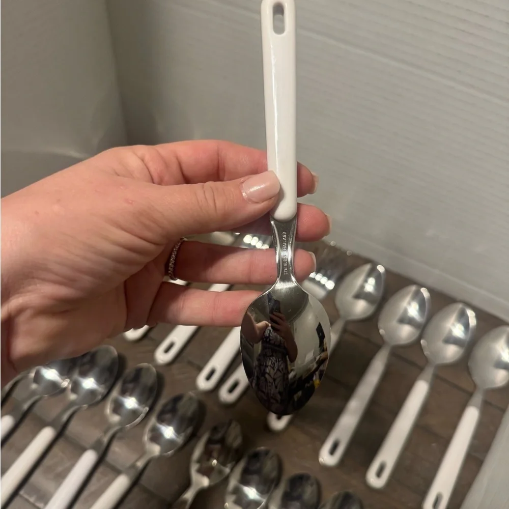 Stainless Thailand Place Set white plastic slotted handle